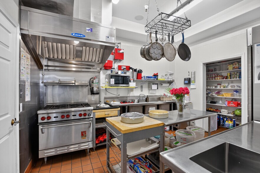 More Photos Of 95 S Ocean Ave, Cayucos Hospitality For Sale