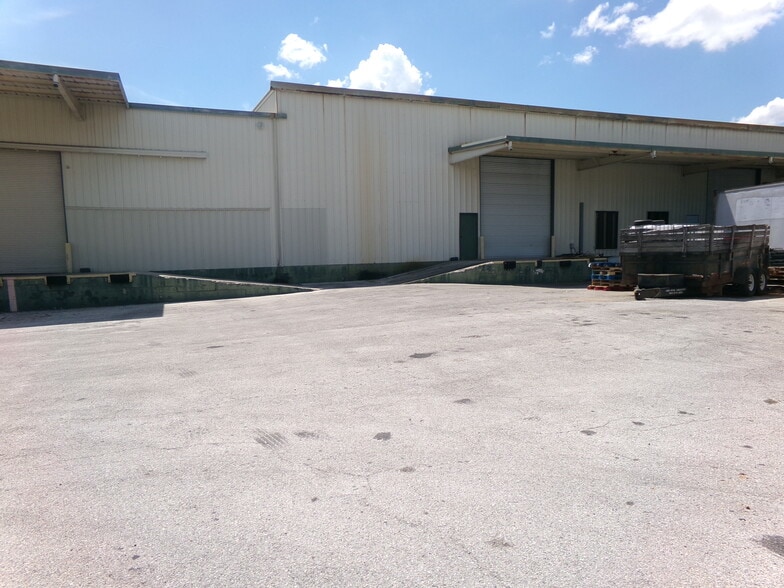 More Photos Of 3030 Winter Lake Rd, Lakeland Distribution For Lease