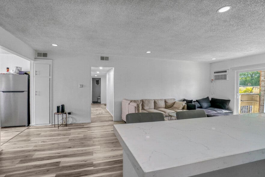 More Photos Of 2055 S Corning St, Los Angeles Apartments For Sale