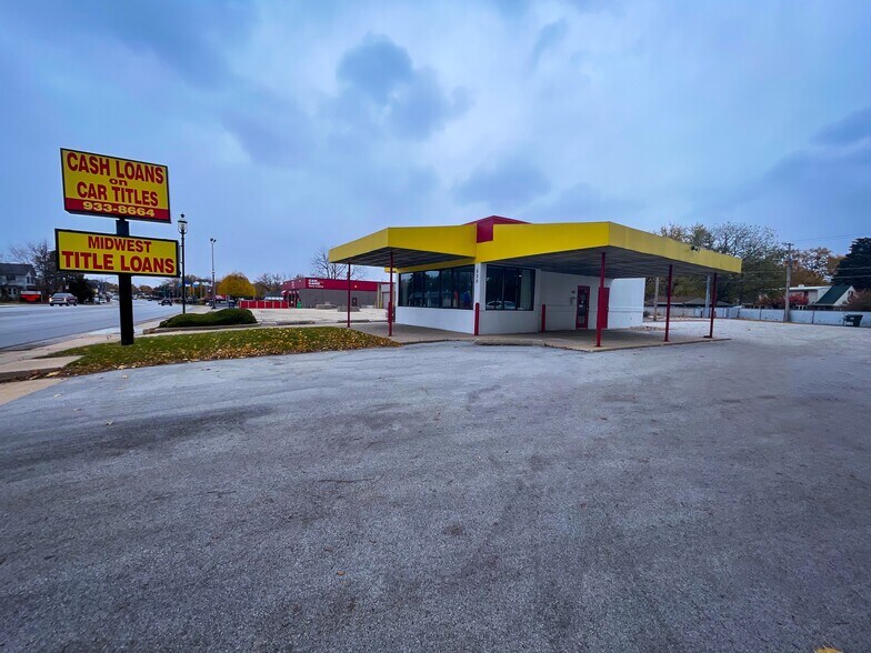 More Photos Of 530 S Main St, Bourbonnais Showroom For Sale