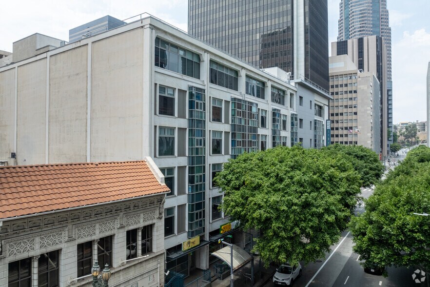 More Photos Of 630 W 6th St, Los Angeles Apartments For Lease