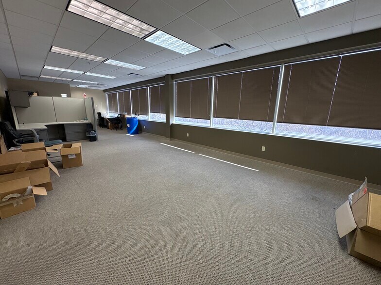 More Photos Of 3589 Sagamore Pky, Lafayette Office For Lease