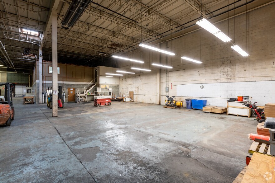 More Photos Of 321 Washington St, Somerville Warehouse For Lease