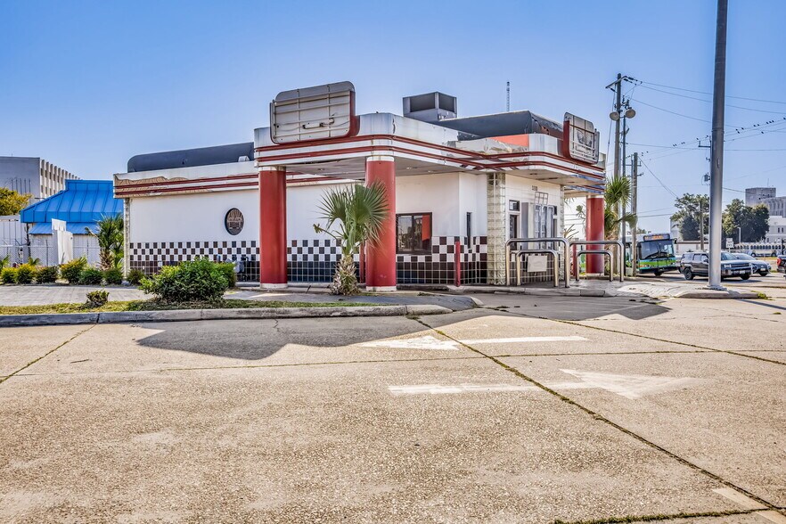 More Photos Of 3200 N Pace Blvd, Pensacola General Retail For Sale