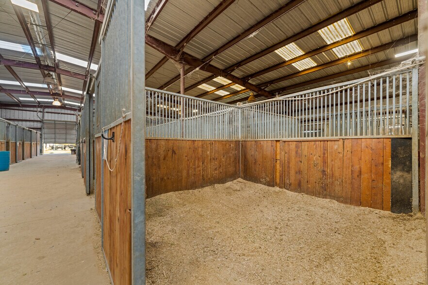 More Photos Of 3018 FM 2578, Kaufman Horse Stables For Sale