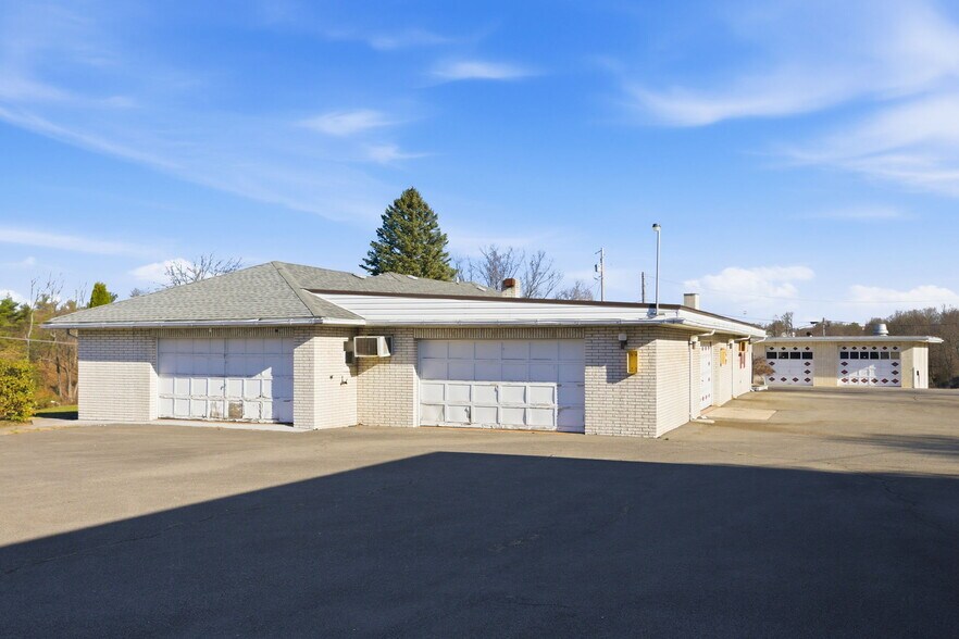 More Photos Of 501 S Breezewood Rd, Breezewood Specialty For Sale