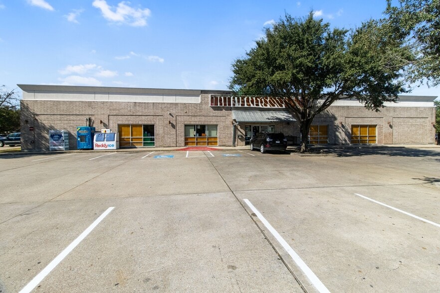 More Photos Of 617 N Mcdonald St, McKinney Freestanding For Sale