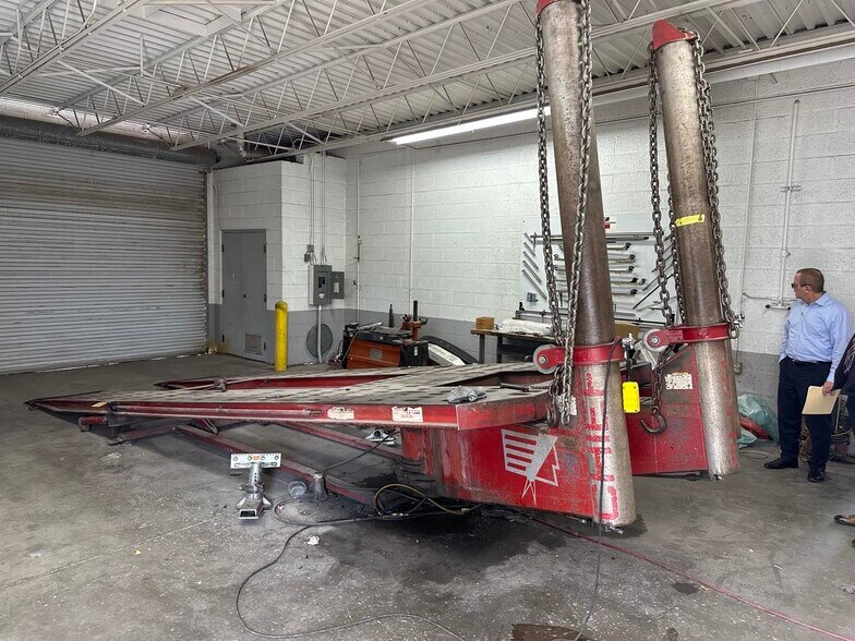 More Photos Of 1120 W Main St, Mesa Auto Repair For Lease