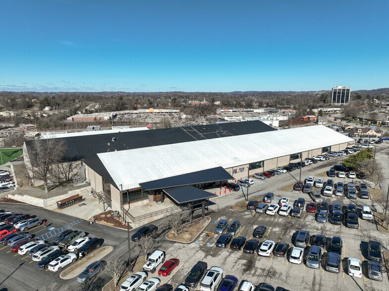 More Photos Of 1 Racquet Ln, Monroeville Sports And Entertainment For Lease