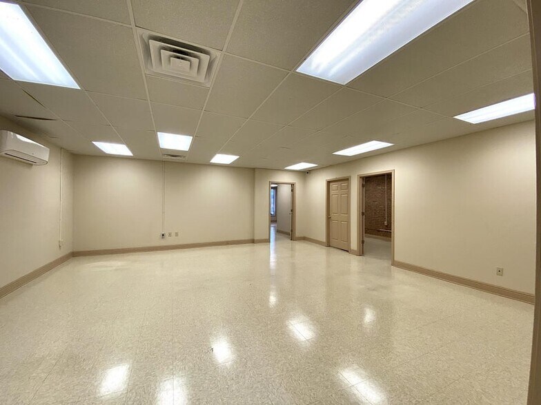 More Photos Of 1523-1529 Cliff Gookin Blvd, Tupelo Office For Lease