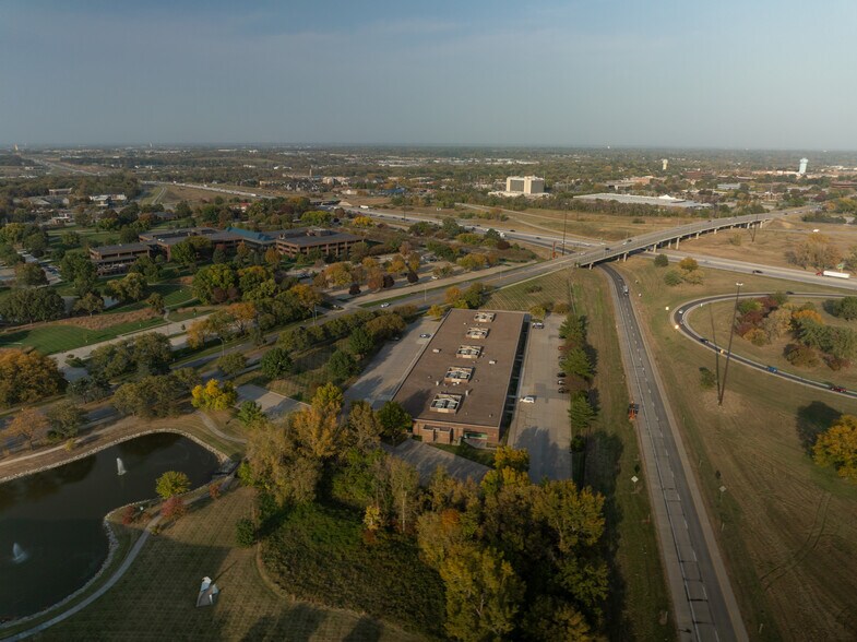 More Photos Of 5500 Westown Pky, West Des Moines Office For Lease