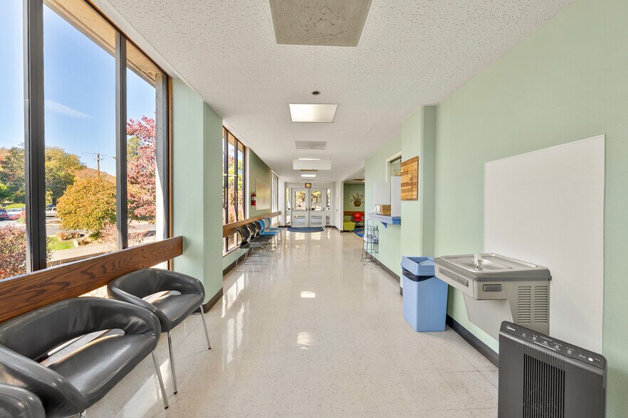 More Photos Of 715 NW Dimmick St, Grants Pass Office For Sale