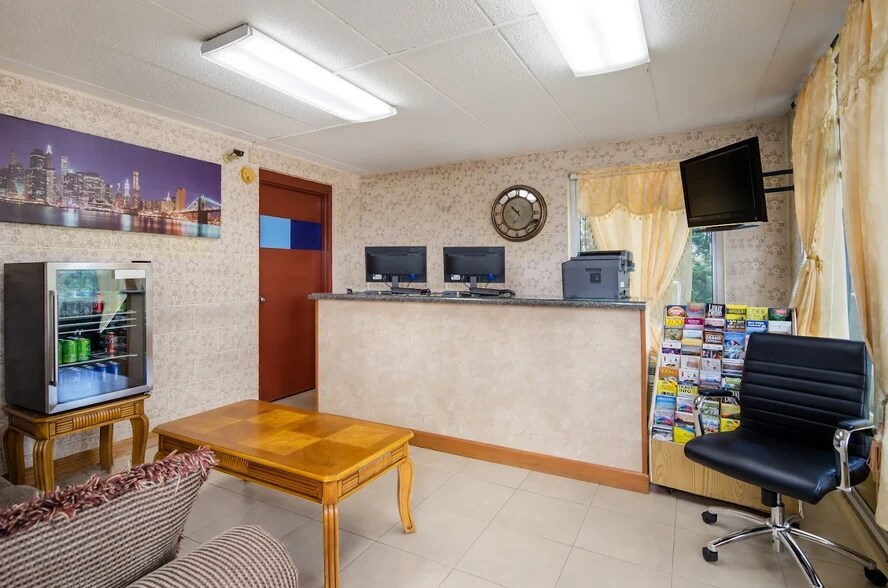 More Photos Of 705 Chapman Rd, Wytheville Hotel For Sale