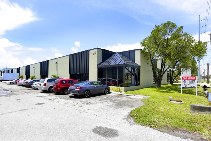 More Photos Of 201 E Douglas Rd, Oldsmar Warehouse For Lease
