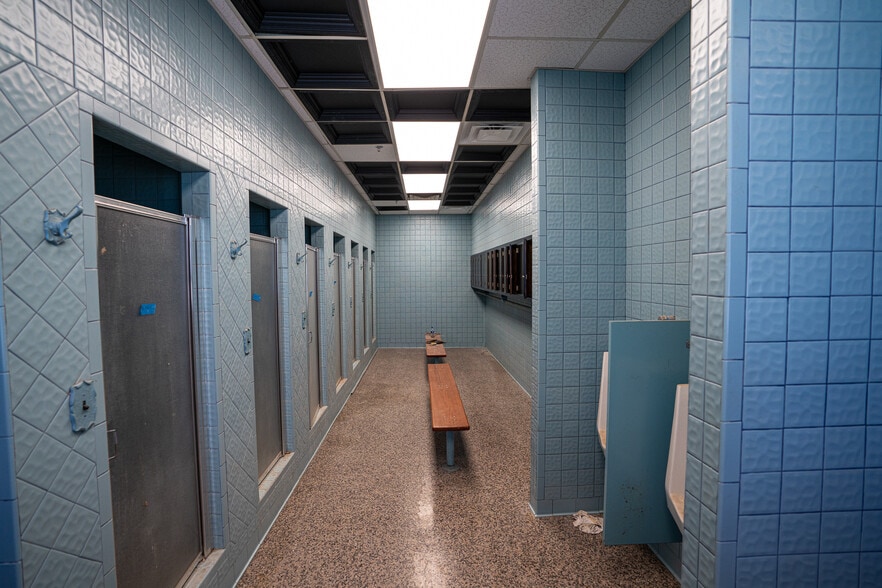 More Photos Of 6308 E 15th St, Tulsa Manufacturing For Lease