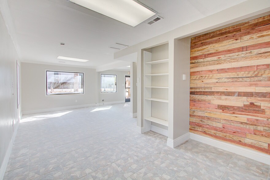 More Photos Of 800 S Casino Center Blvd, Las Vegas Loft Creative Space For Sale