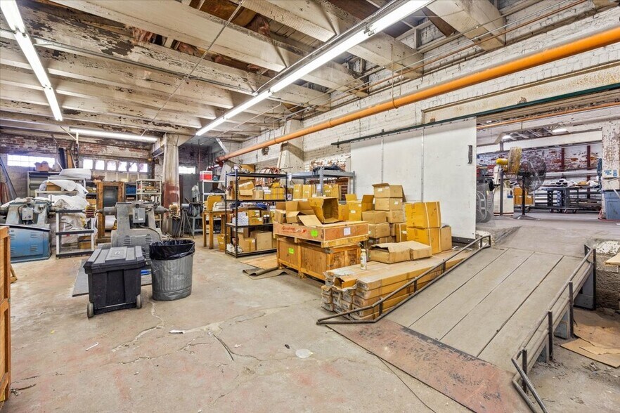 More Photos Of 909 State Line Rd, Kansas City Warehouse For Sale