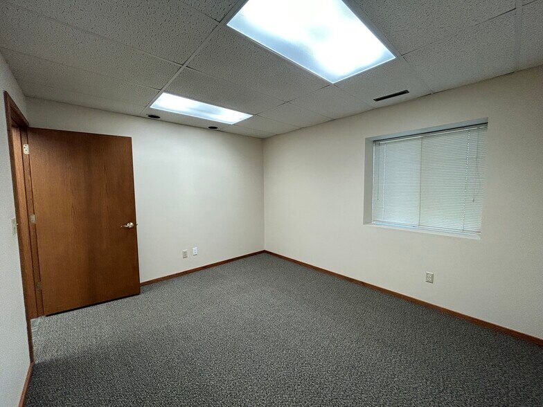 More Photos Of 1820 Post Rd, Plover Storefront Retail Office For Lease