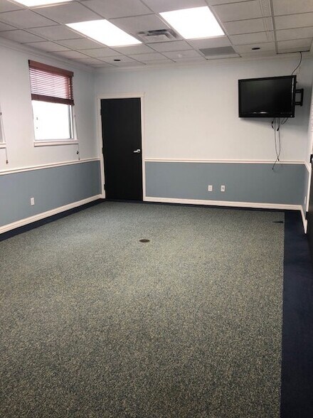 More Photos Of 5826 Bear Ln, Corpus Christi Warehouse For Lease