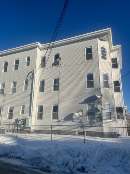 Primary Photo Of 51 Pleasant St, Leominster Multifamily For Sale