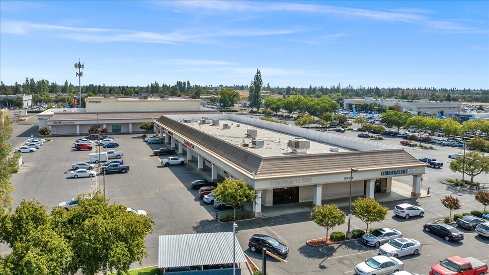 More Photos Of 5646 N Blackstone Ave, Fresno Unknown For Lease