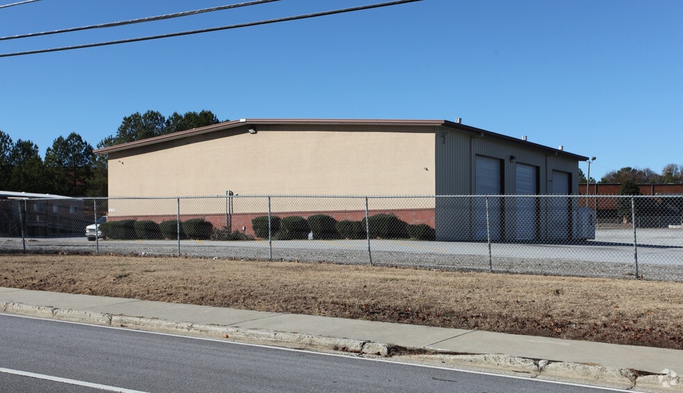 More Photos Of 7535 Southlake Pky, Jonesboro Truck Terminal For Lease