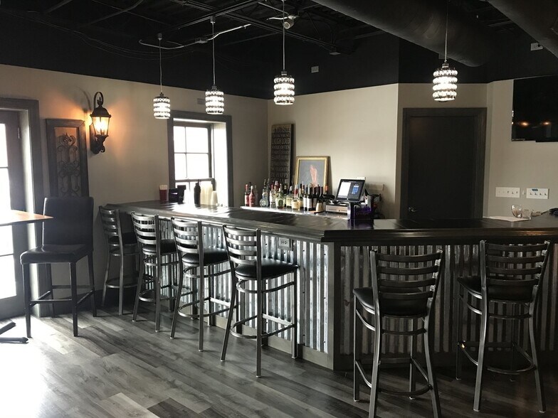 More Photos Of 101 W Main St, West Dundee Restaurant For Sale