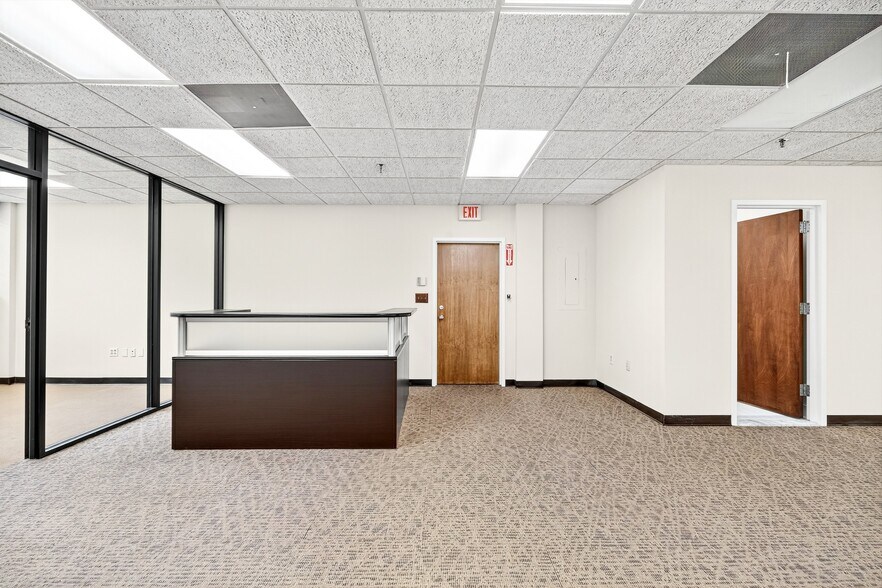 More Photos Of 80 Red Schoolhouse Rd, Chestnut Ridge Office For Lease