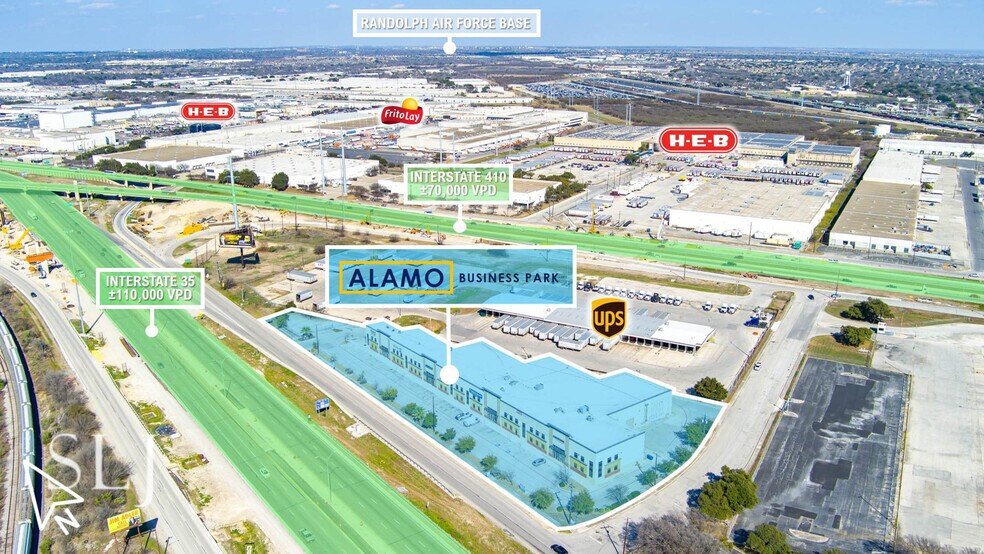 More Photos Of 4400-4420 N Interstate 35, San Antonio Showroom For Sale