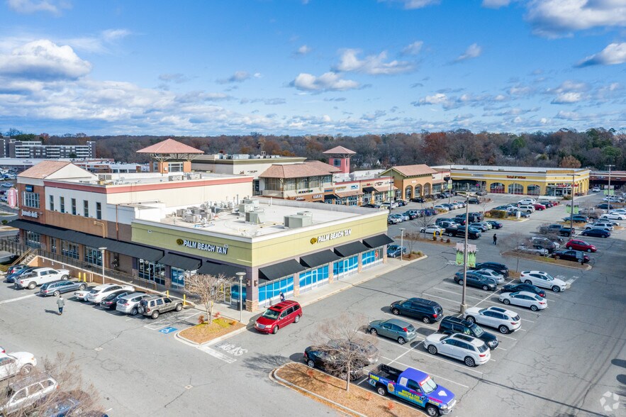 More Photos Of 1600-1730 E Woodlawn Rd, Charlotte Unknown For Lease