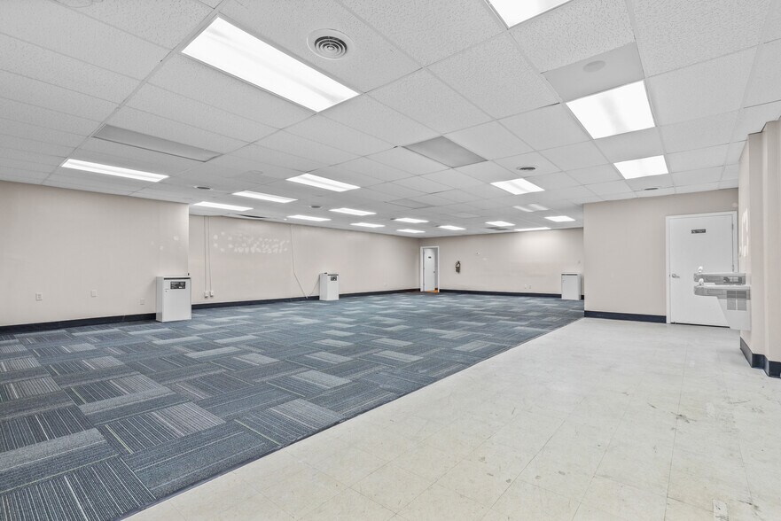 More Photos Of 4626 S Kingshighway Blvd, Saint Louis General Retail For Lease