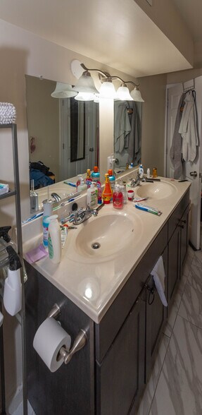 More Photos Of 316 S Broadway, Baltimore Storefront Retail Residential For Sale