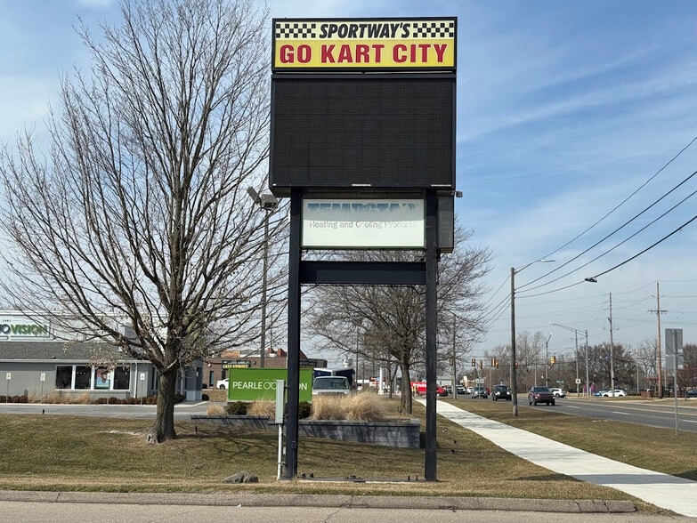 More Photos Of 4357-4359 Highland Rd, Waterford Industrial For Lease