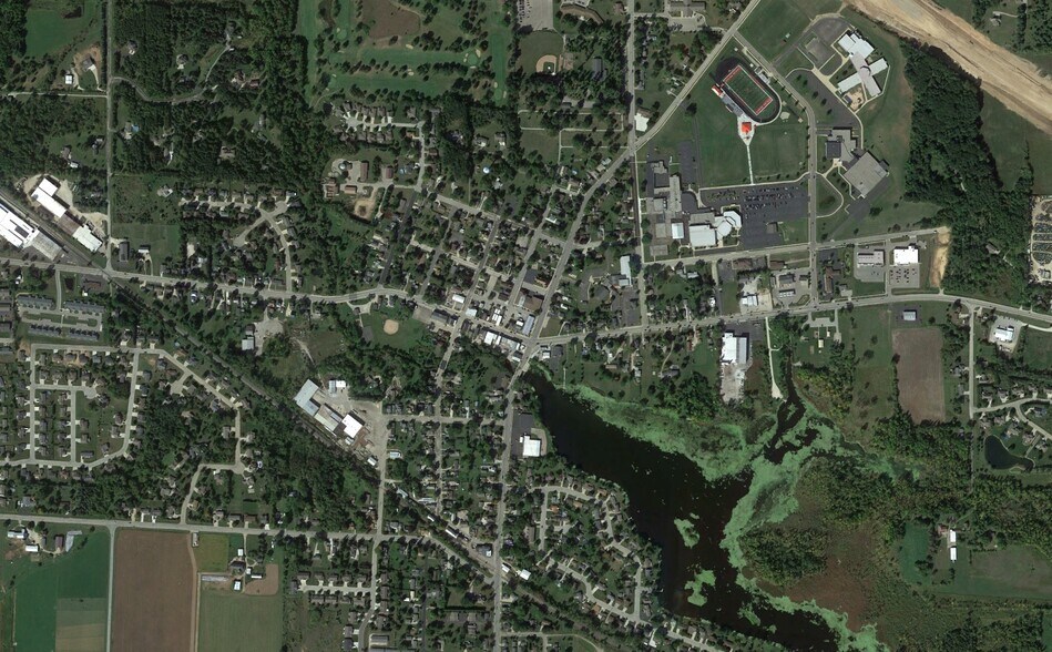 More Photos Of 132 E Main St, Hortonville Bank For Lease