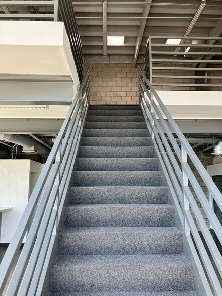 More Photos Of 4052-4058 Del Rey Ave, Marina del Rey Loft Creative Space For Lease