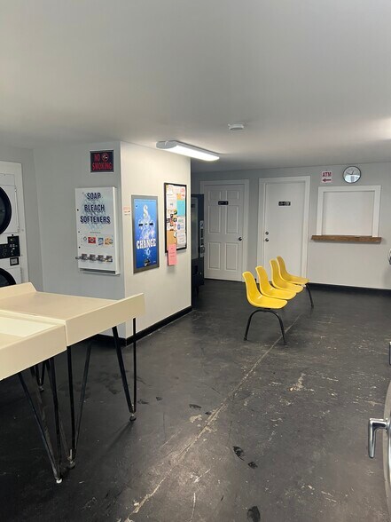 More Photos Of 30 Commercial St, Hartland Specialty For Sale