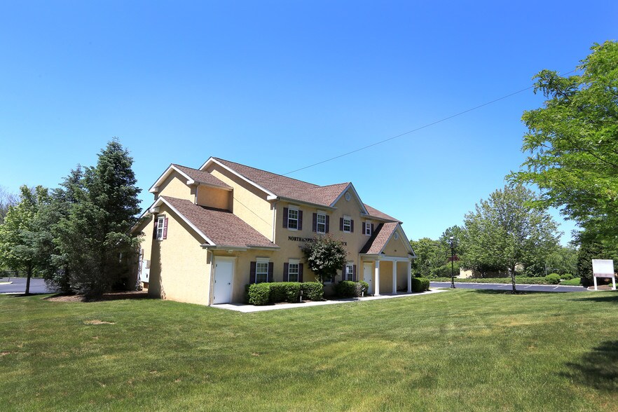 More Photos Of 66 Buck Rd, Southampton Medical For Lease