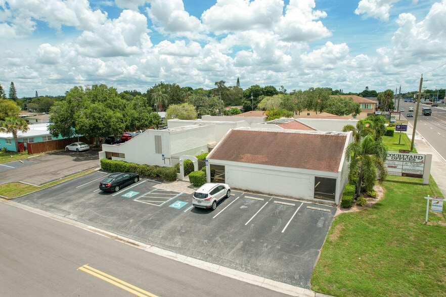 Primary Photo Of 2945-2963 Bee Ridge Rd, Sarasota Office For Lease