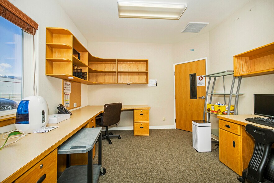 More Photos Of 137 McGhee Rd, Kootenai Storefront Retail Office For Sale