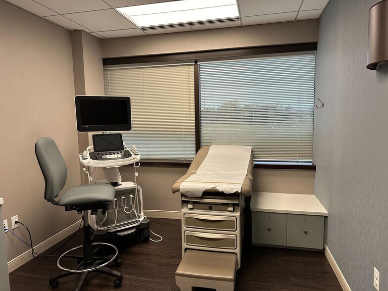 More Photos Of 12800 Middlebrook Rd, Germantown Office For Sale