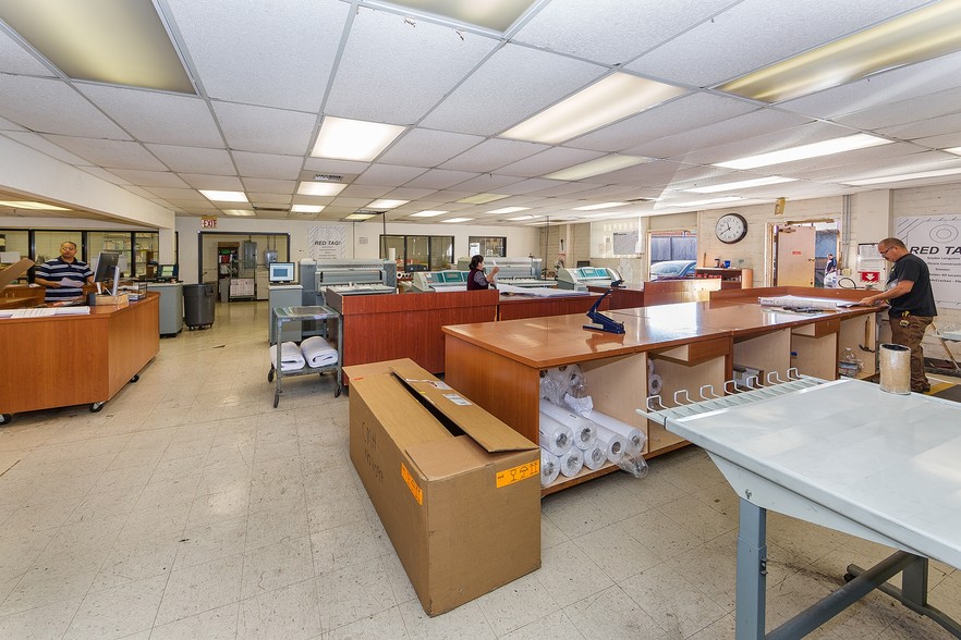 More Photos Of 2435 Military Ave, Los Angeles Office For Lease