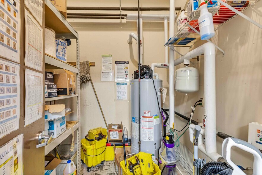 More Photos Of 941 Center Rd, Avon Freestanding For Sale