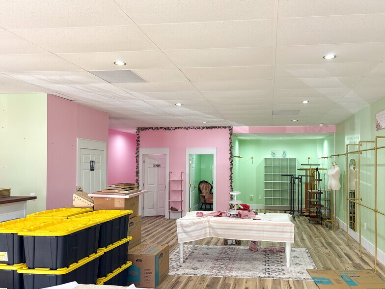 More Photos Of 622 Old Trolley Rd, Summerville Storefront For Lease