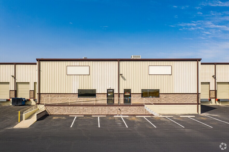 More Photos Of 3915 W Hacienda Ave, Las Vegas Warehouse For Lease