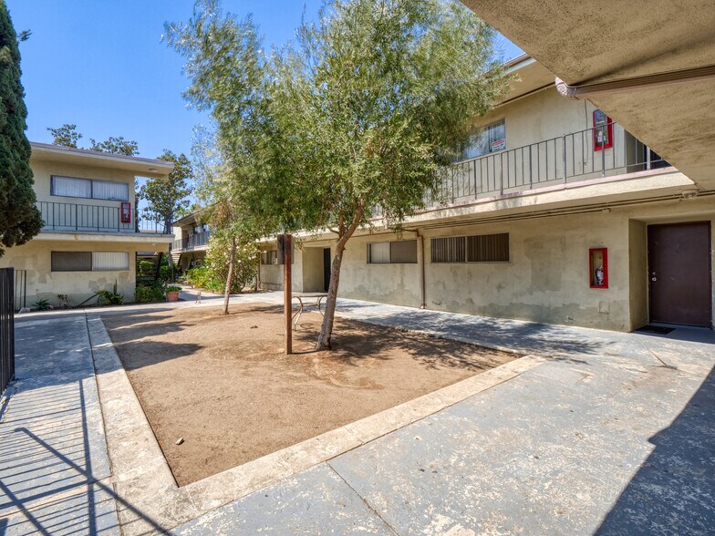 More Photos Of 10730 New Haven St, Sun Valley Apartments For Sale