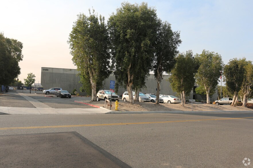 More Photos Of 17550 Gillette Ave, Irvine Manufacturing For Sale