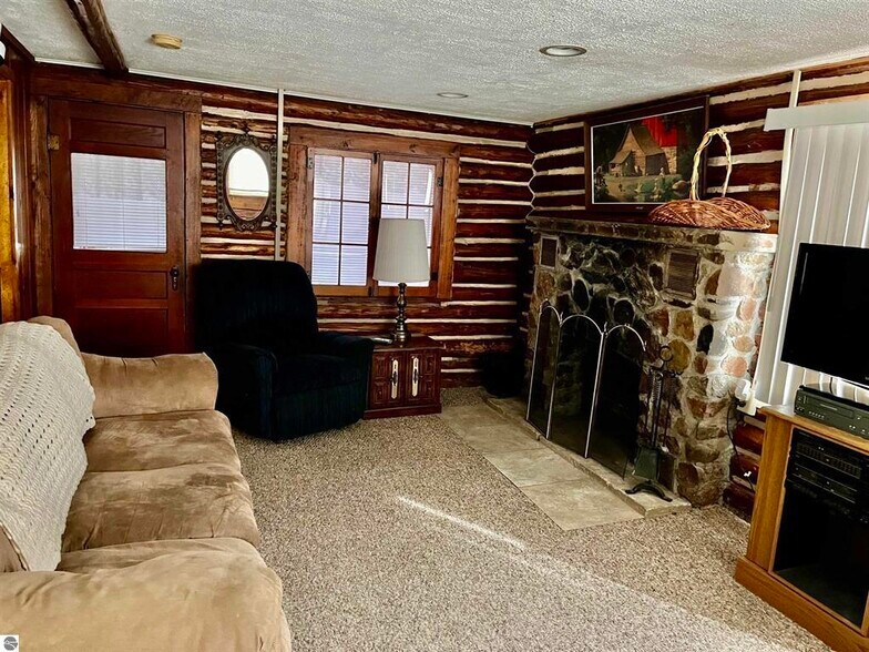 More Photos Of 10360 West Shore Dr, Houghton Lake Hospitality For Sale