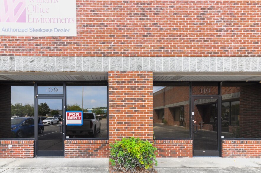 More Photos Of 409 Chicago Dr, Fayetteville Flex For Lease