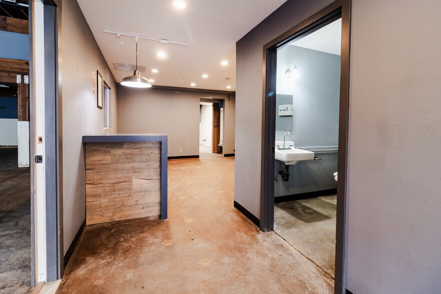 More Photos Of 2021-2033 NE Martin Luther King Jr Blvd, Portland Freestanding For Lease