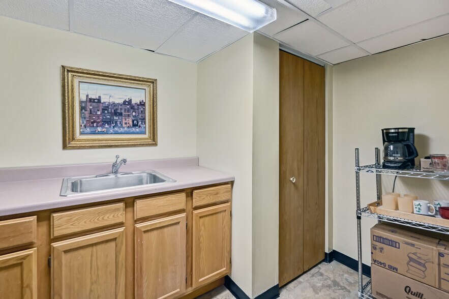 More Photos Of 15 N Lincoln St, Hinsdale Office For Sale